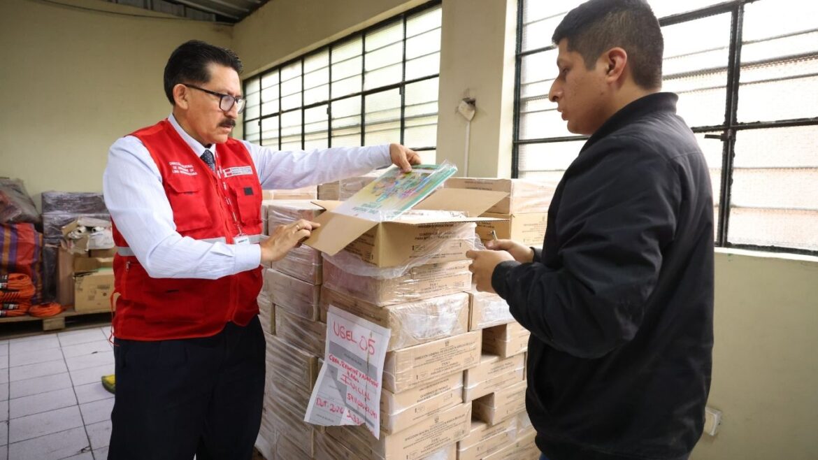 La DRELM encontró más de 30 mil textos escolares, equipos y otros bienes públicos almacenados sin distribuir. Foto: difusión