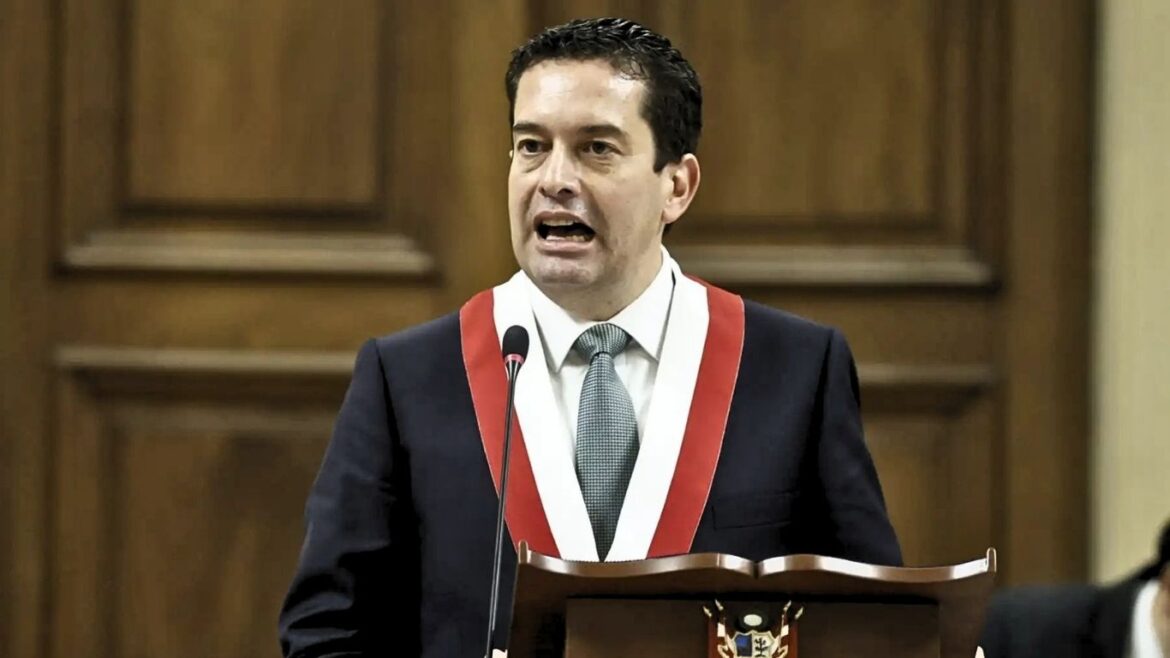 Miguel Torres habló sobre propuesta de retorno a la presencialidad obligatoria en el Congreso. Foto: Andina