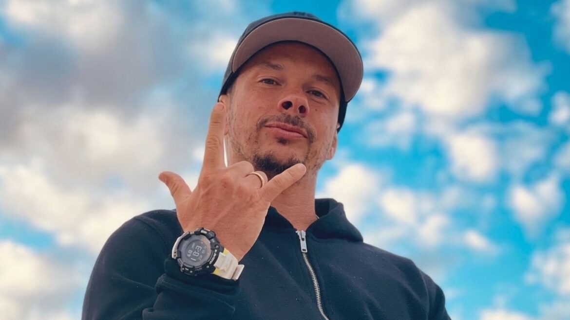 Mario Hart revela su lucha contra un tumor en la cabeza y cómo afectó su vida personal.