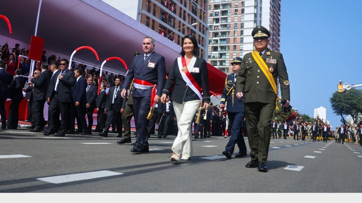 Keiko Fujimori con un diseño peruano durante las celebraciones de la jornada presidencial.