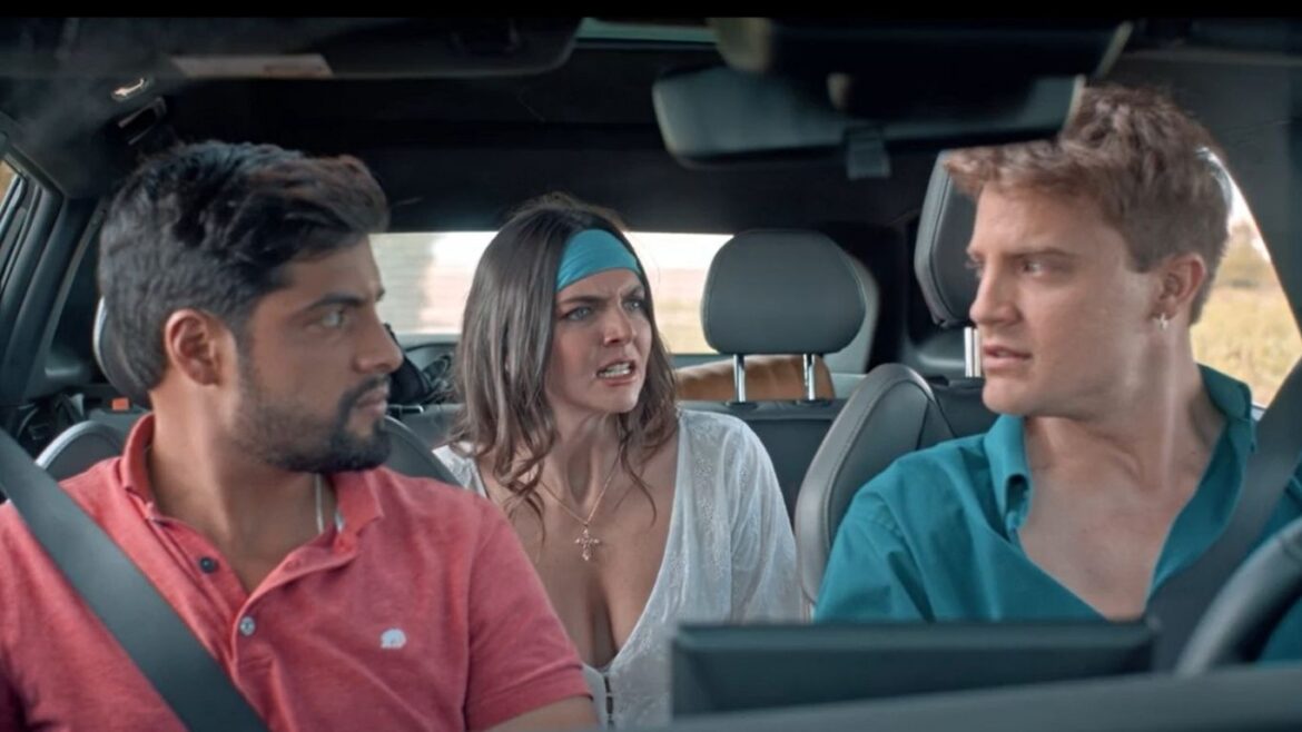 Elenco de la película peruana “Amigo, por ahí no es” durante la presentación de su tráiler oficial.