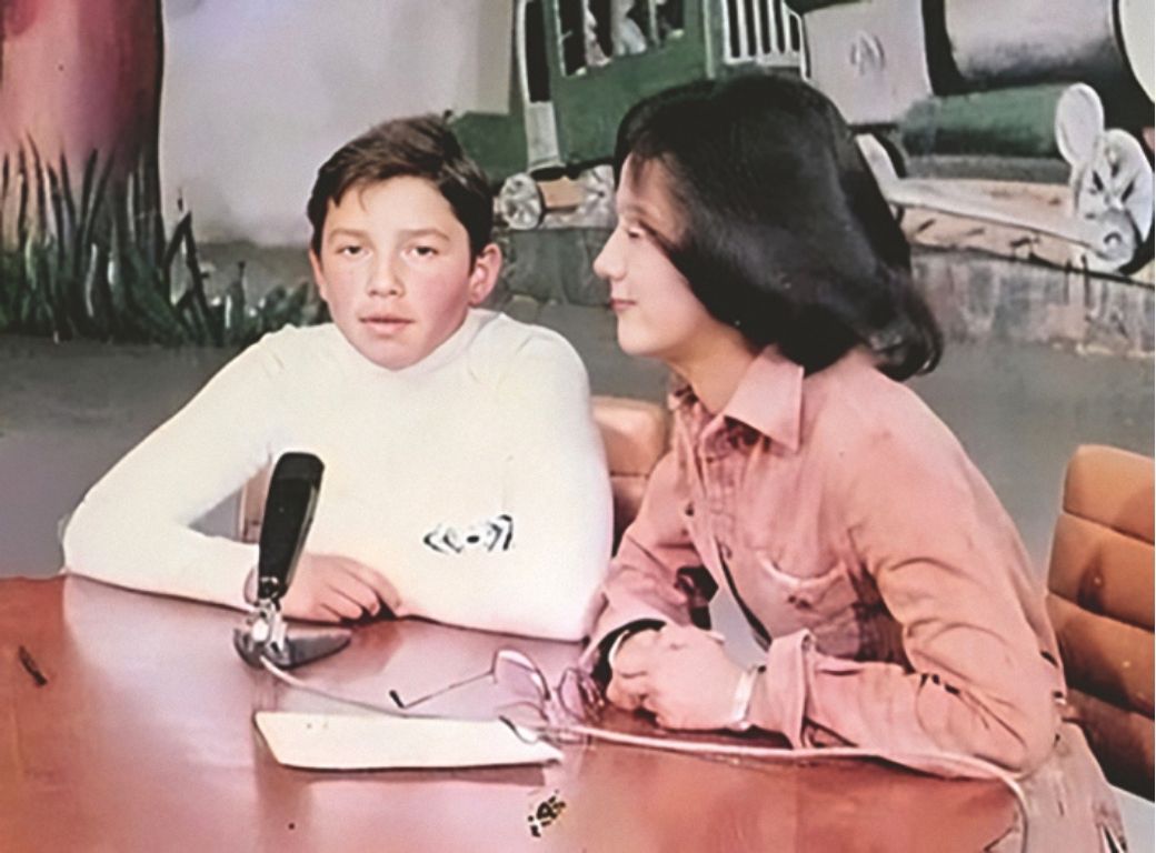 Alberto Beingolea, de 13 años, junto a Yola Polastri.
