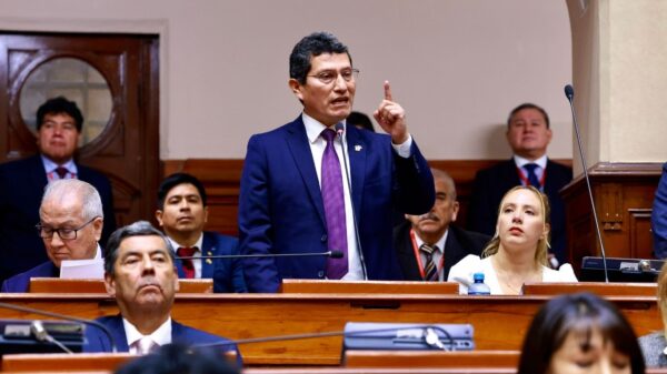 Harvey Colchado habló durante debate en la Cámara de Diputados. Foto: Congreso