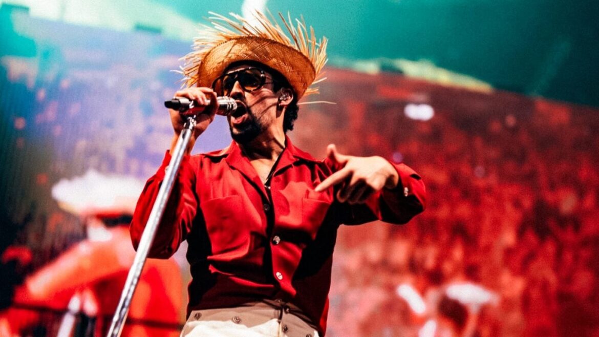Bad Bunny durante el cierre de su gira mundial en el estadio Hiram Bithorn de Puerto Rico.