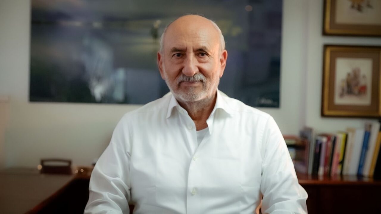 El Dr. José Álvarez convocó a una serie de médicos de experiencia para abrir la Clínica San Pablo en Surco.