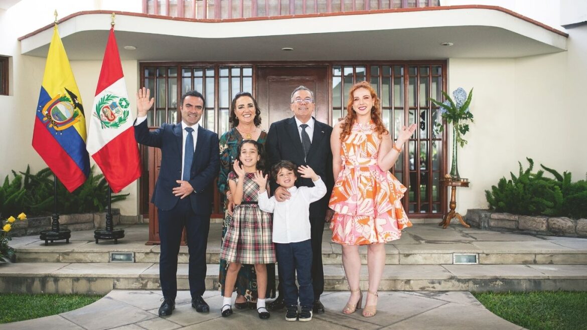 Para el embajador ecuatoriano en el Perú, Galo Yépez Holguín, ambos países atraviesan uno de los momentos más importantes de la historia de la relación bilateral. Foto: Renato Pajuelo/Caretas