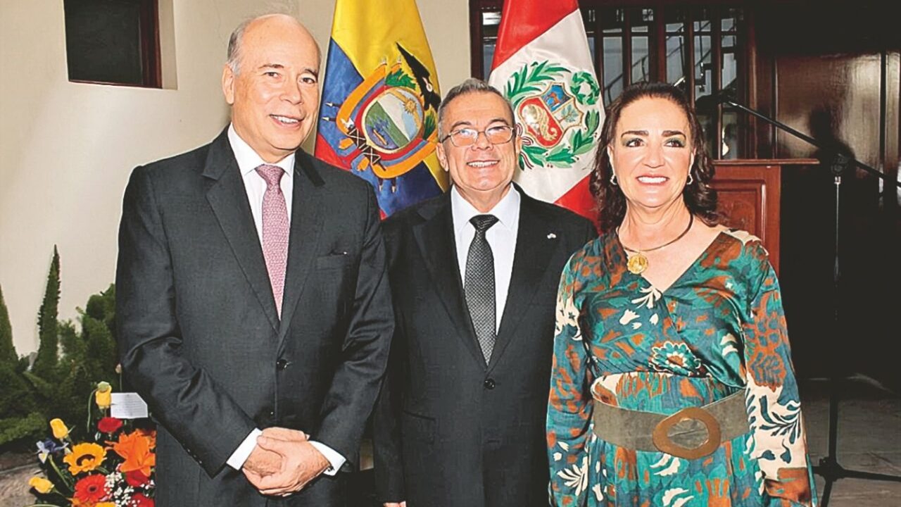 El embajador Yépez fue el anfitrión de las celebraciones por el Día Nacional de Ecuador. Foto: Renato Pajuelo/Caretas