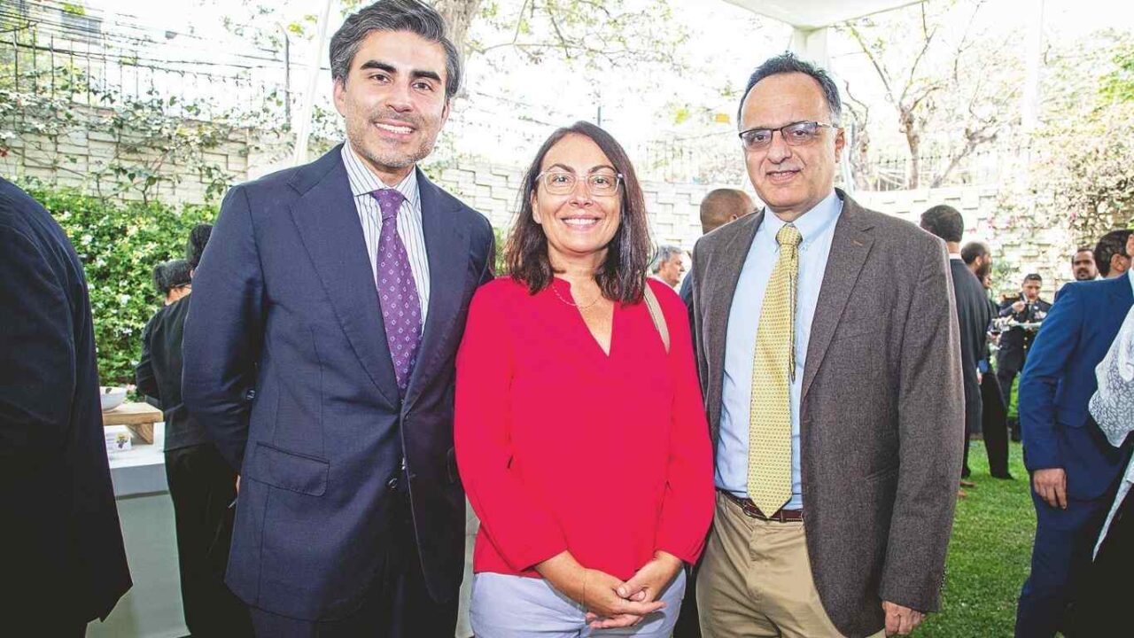 Luis Martín Bogdanovich, Narcisa Vladulescu y Francisco Belaúnde.