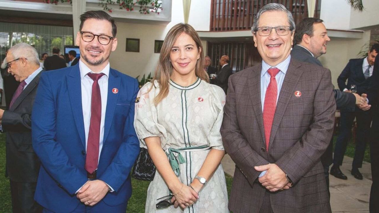 Jorge Luis Gómez Cornejo, María Inés Aveiga y Luis Fernando Flores.