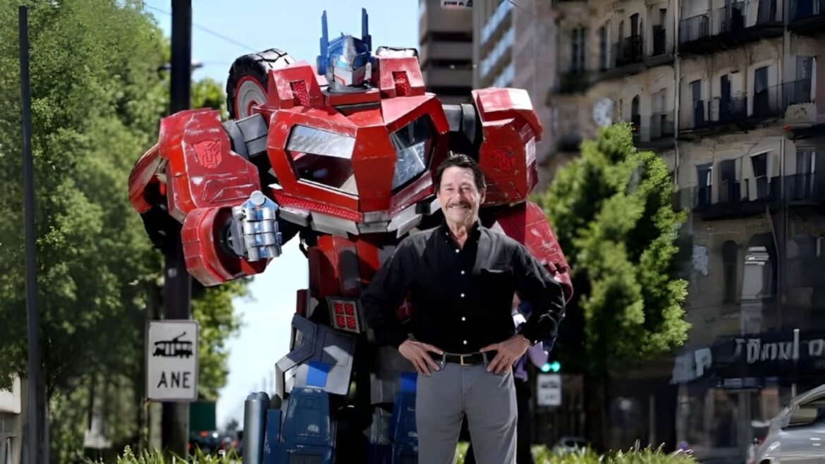 Peter Cullen, actor de doblaje que dio voz a Optimus Prime en Transformers