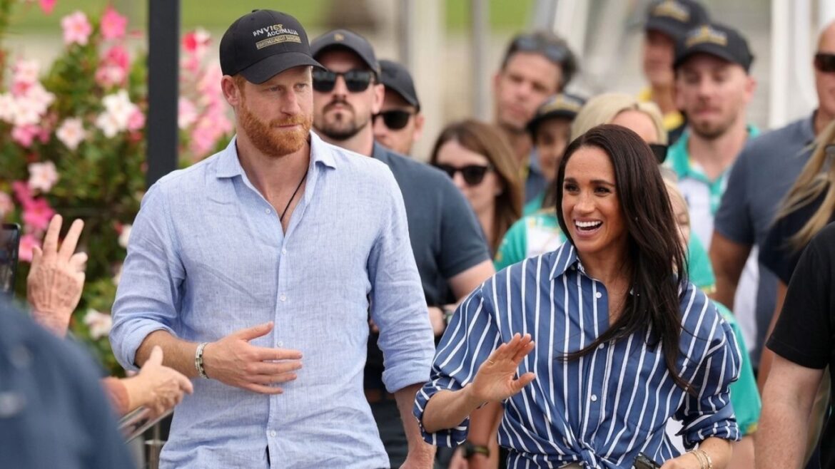 Harry y Meghan Markle durante su regreso al Reino Unido.