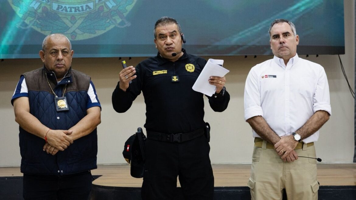 Óscar Arriola no confirmó si hubo un pago por el rescate de Jenss Lara. Foto: Mindef