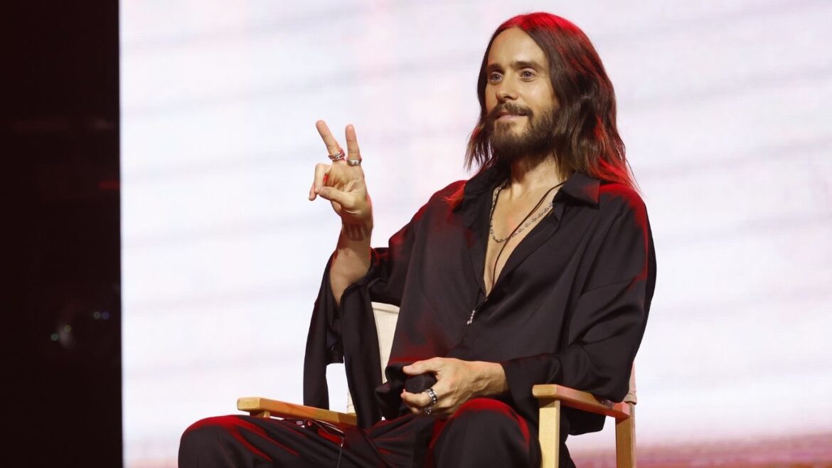 Jared Leto, actor y vocalista de Thirty Seconds to Mars, durante una aparición pública tras las acusaciones reveladas en un documental.