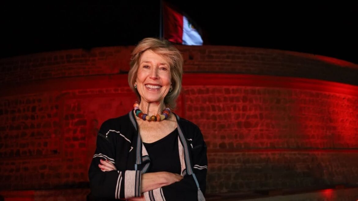 Lin Shaye durante su visita a Lima, donde conoció la Huaca Pucllana y disfrutó de la cultura peruana.