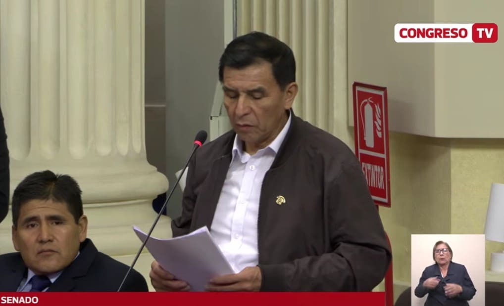 Hermano de Pedro Castillo participó por primera vez como senador en el Congreso, pero fue cuestionado por aparecer leyendo.