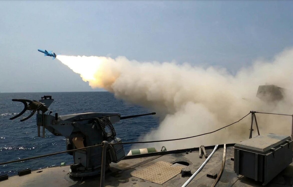 Irán lanza ataques contra EE. UU. en dos bases aéreas jordanas y una emiratí tras el bombardeo de la isla Larek