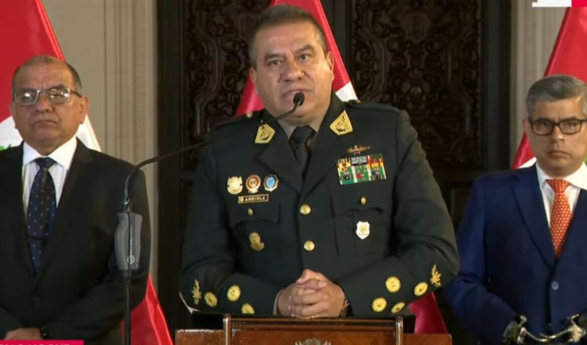 Óscar Arriola renuncia como comandante general de la PNP. Foto: TV Perú