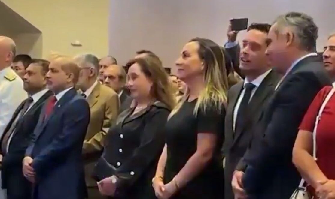 Dina Boluarte acompañada de Miguel Torres y Rafael Belaunde durante evento en la Embajada China. Foto: difusión.