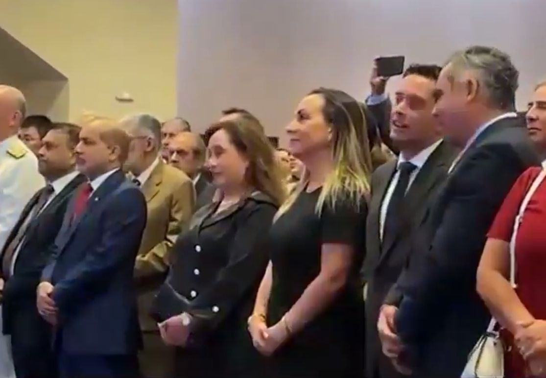 Dina Boluarte acompañada de Miguel Torres y Rafael Belaunde durante evento en la Embajada China. Foto: difusión.