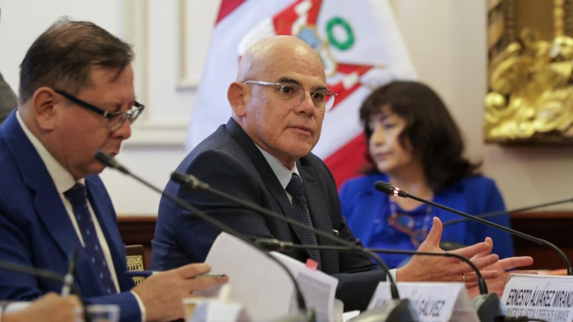 Ministro de Justicia ante la Comisión de Justicia de la Cámara de Diputados. Foto: Ministerio de Justicia.