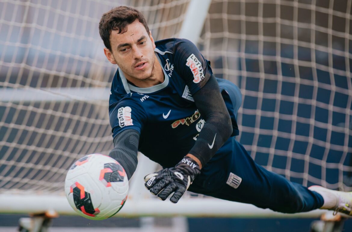 Alejandro Duarte fue cuestionado tras el error que permitió el triunfo de Universitario en Matute (Foto: Alianza Lima)