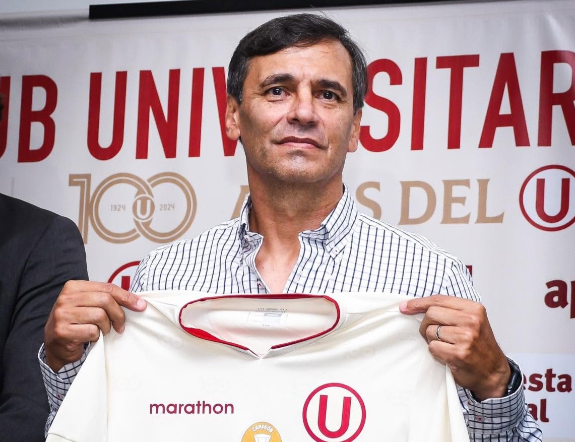 ¿Pega la vuelta a Ate? La hinchada de Universitario exige el retorno de un técnico campeón ante la inminente salida de Héctor Cúper. (Foto: Universitario de Deportes)
