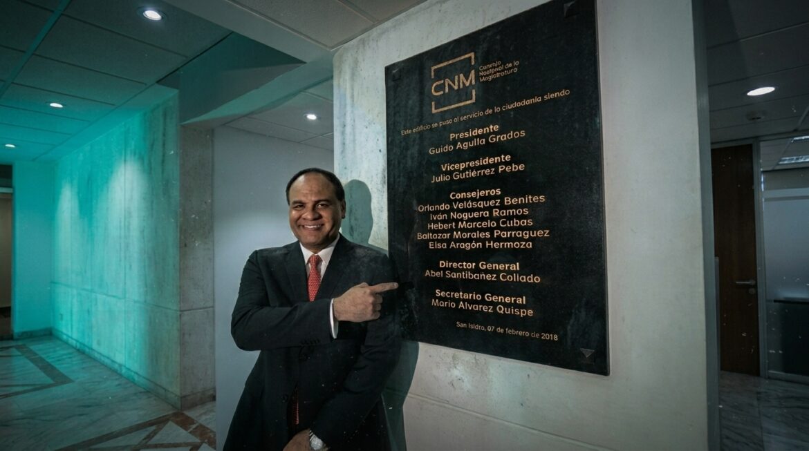 Abel Santivañez involucrado en gestionar contratos presuntamente irregulares.