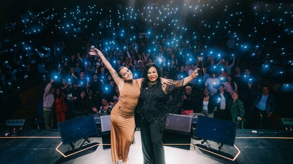 Eva Ayllón durante una de sus presentaciones de música criolla en Lima.