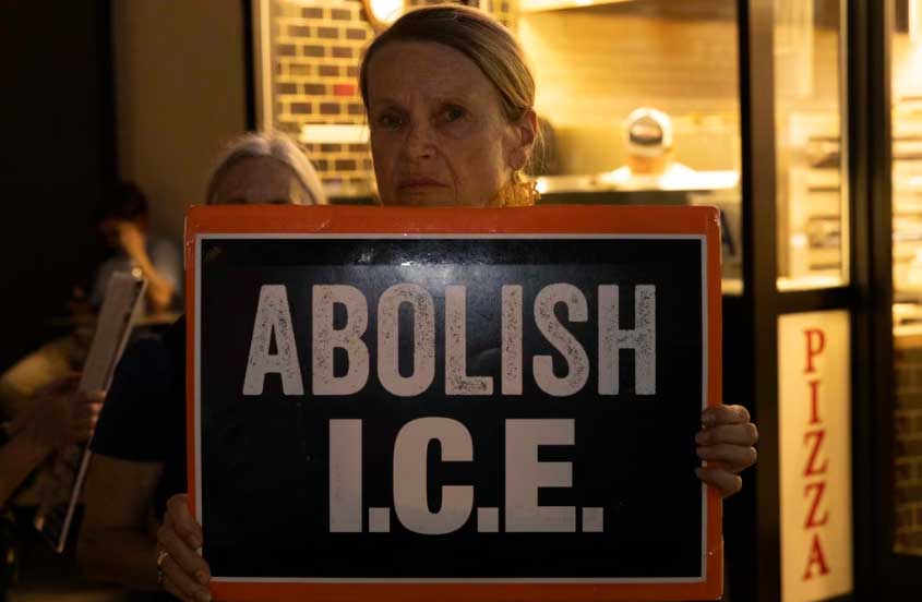 Manifestante contra ICE
