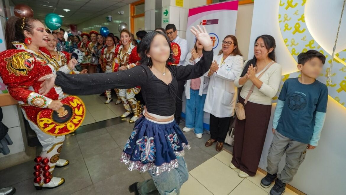 Adriana bailó caporales tras vencer el cáncer. Foto: difusión