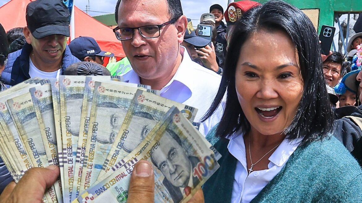 Keiko Fujimori cobró su primer sueldo como jefa de Estado. Foto: composición Caretas/Presidencia/Andina