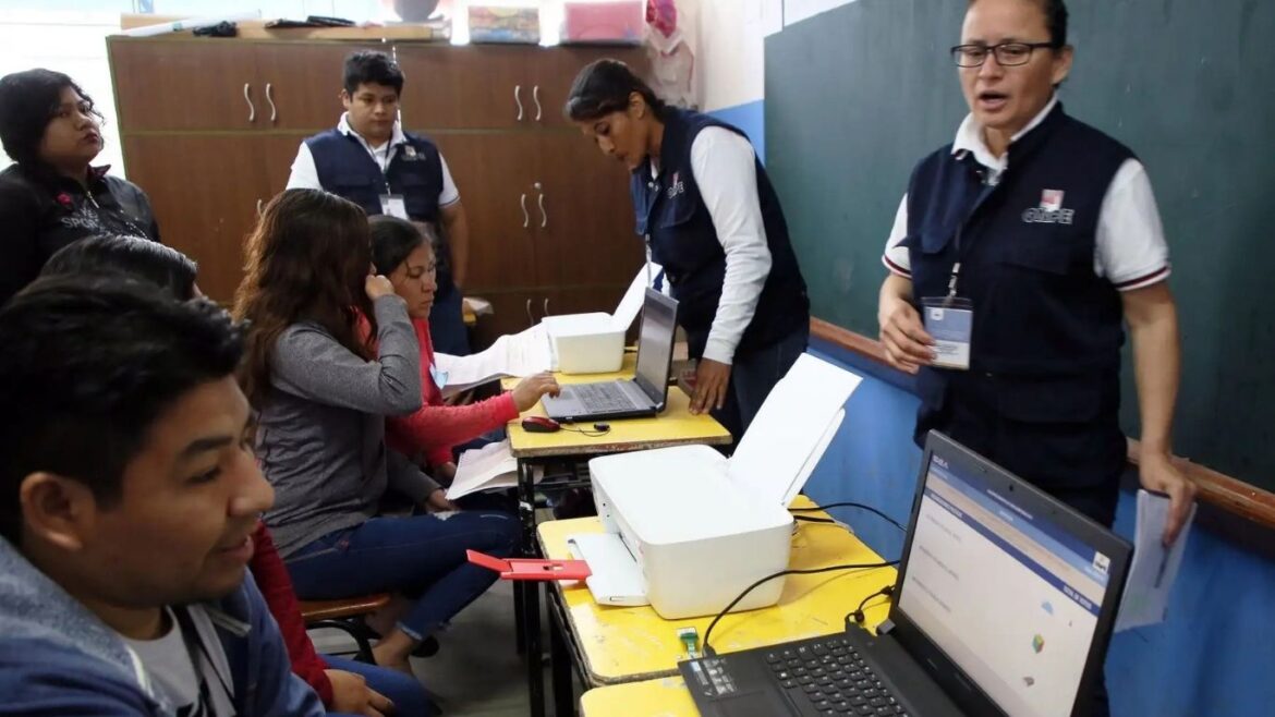 La ONPE arrancará con la semana de capacitaciones para miembros de mesa. Foto: Andina