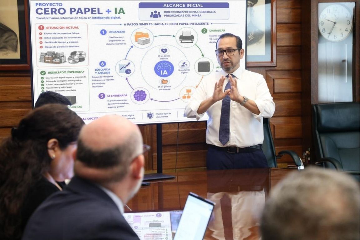 "Cero papel + IA" es el proyecto impulsado por el ministro Luis Dyer. Foto: Minsa