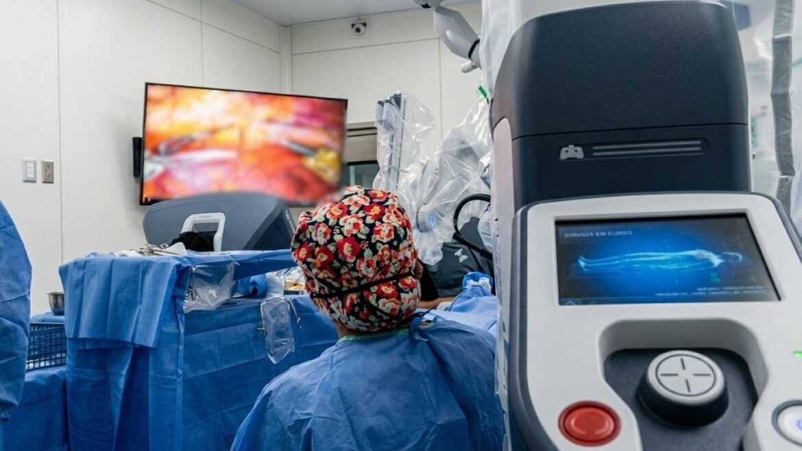 El Hospital Dos de Mayo hace historia con primer bypass coronario robótico en Perú. Foto: difusión
