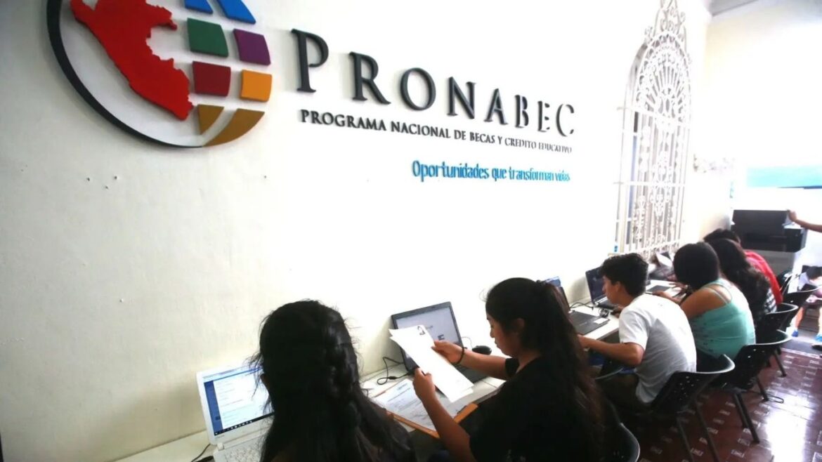 Pronabec anunció nuevos requisitos para becarios. Foto: Andina