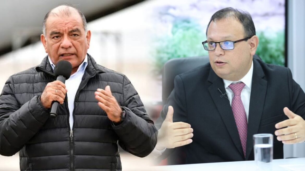 Marco Vinelli muestra respaldo a César Astudillo ante pedido de censura. Foto: composición Caretas/Andina