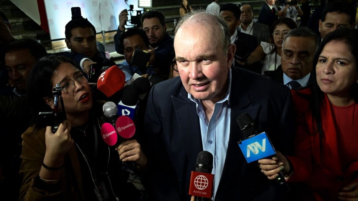 Rafael López Aliaga asistió al debate municipal por Lima 2026. Foto: Jesús Maza/Caretas