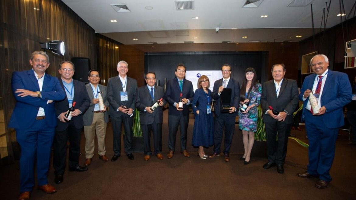 Empresarios y ejecutivos durante la edición 17 de Networking y Negocios entre Vinos en Surco.