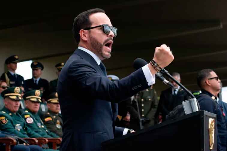 Abelardo de la Espriella - ELN con armamento.