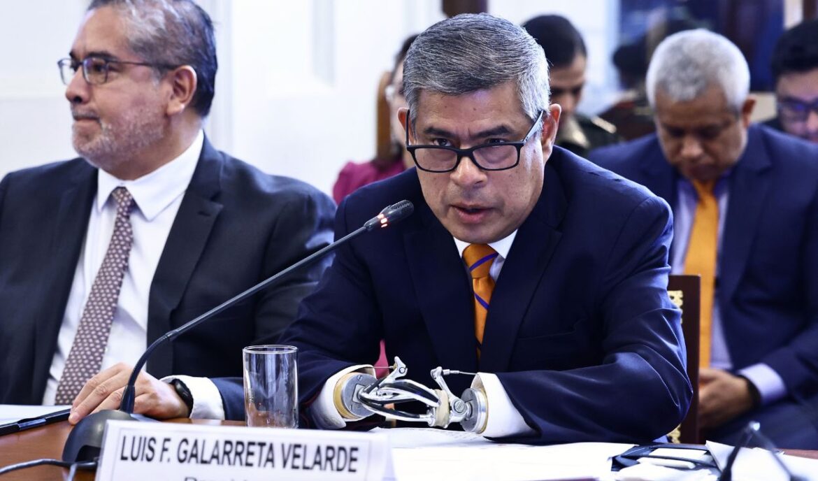 Luis Galarreta acudió al Senado este viernes 9 de octubre. Foto: Congreso