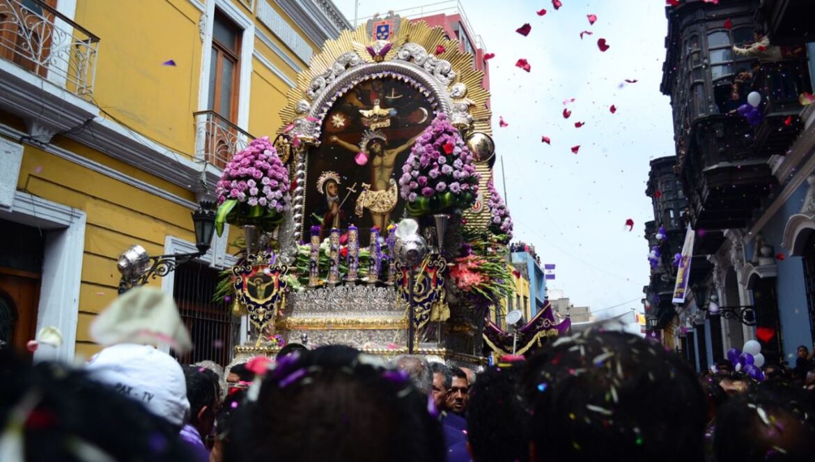 El tercer recorrido del Señor de los Milagros está programado para este lunes. Foto: Andina