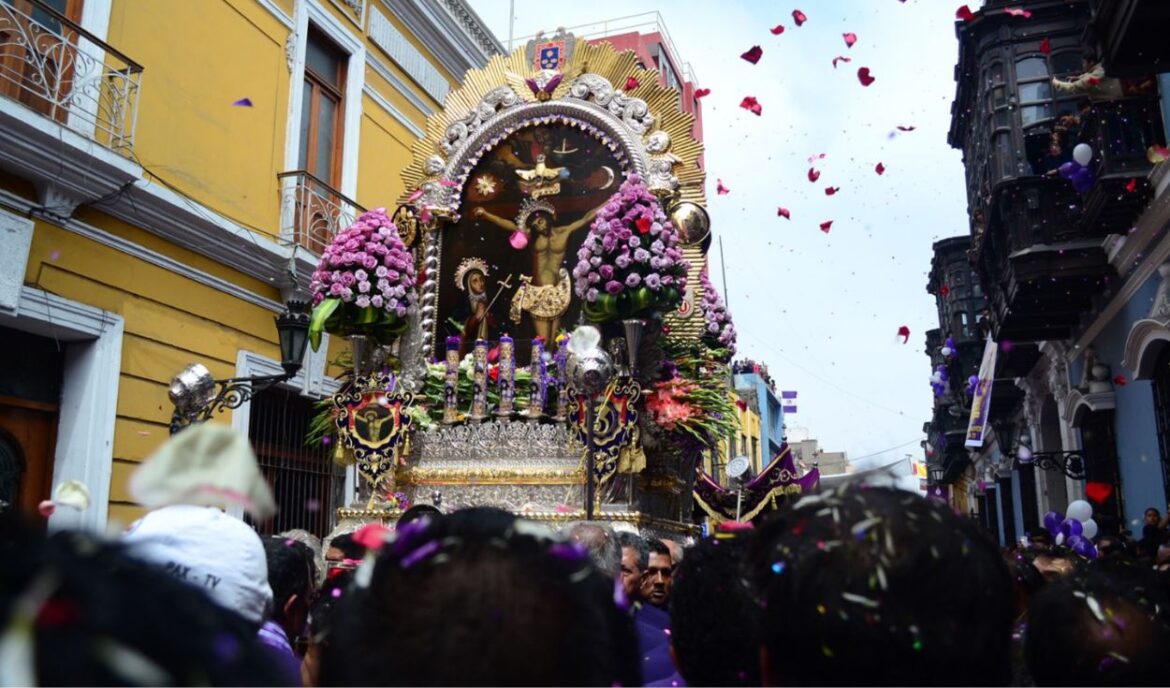 El tercer recorrido del Señor de los Milagros está programado para este lunes. Foto: Andina