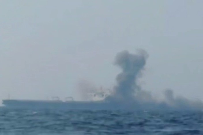 Explosión de una mina en el estrecho de Ormuz