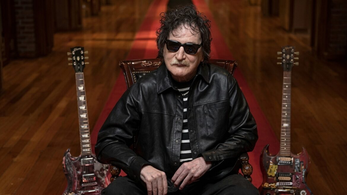 Charly García, ícono del rock argentino, cumple 75 años el 23 de octubre de 2026.