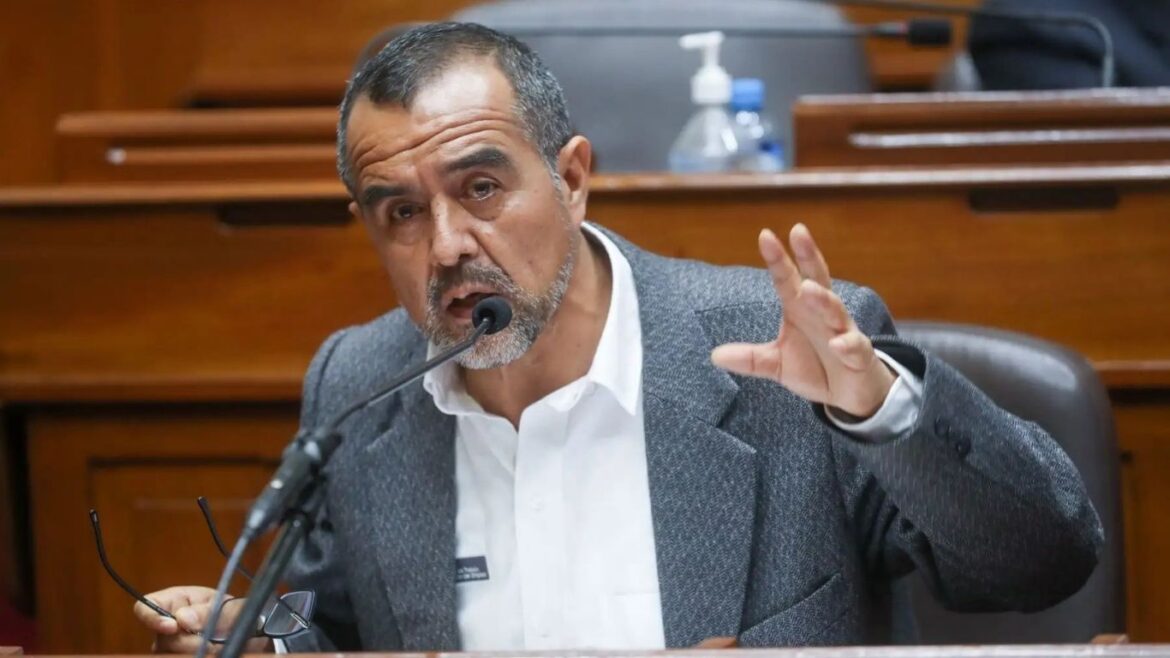 Íber Maraví respalda censura contra César Astudillo. Foto: Andina