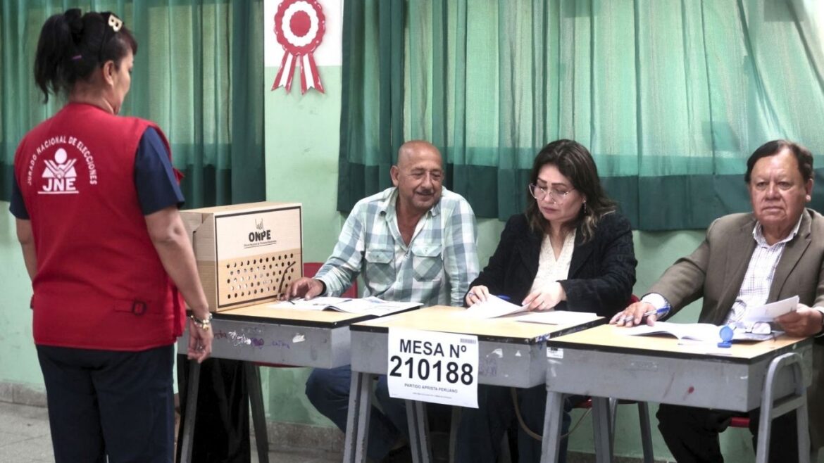 El JNE establece multas para quienes no voten este domingo. Foto: Andina
