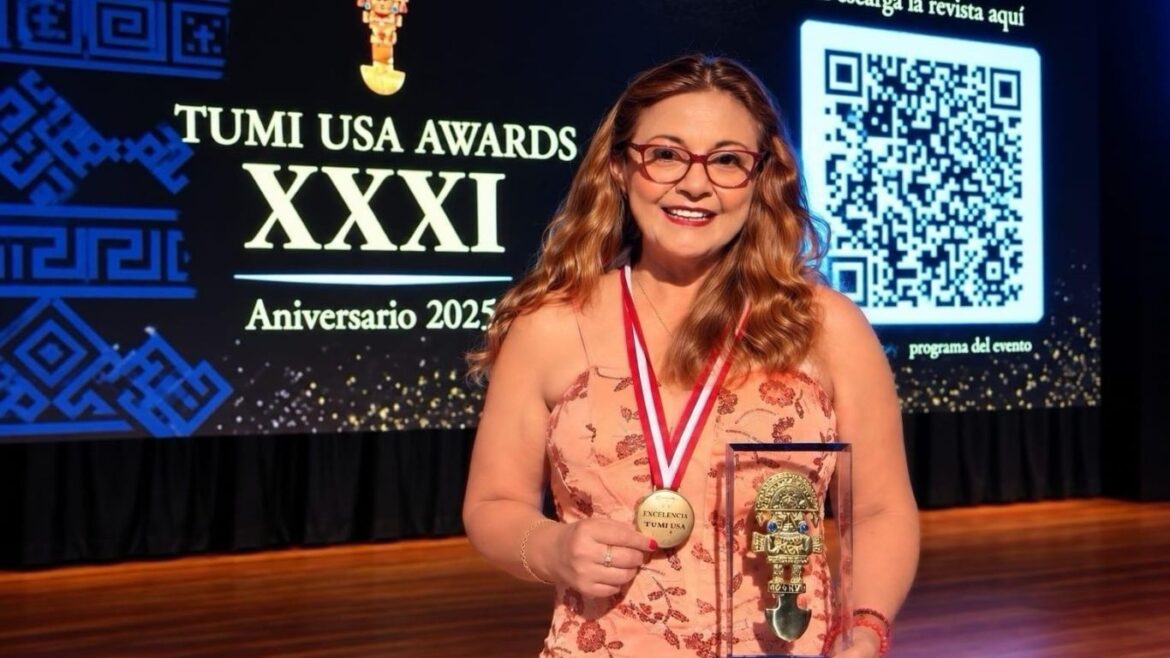 Peggi Carbonel, arquitecta y empresaria peruana, tras recibir el Tumi USA Award 2026 en la categoría Community Leader - CA.
