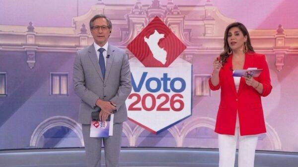 Verónica Linares y Federico Salazar durante la transmisión de las Elecciones 2026.
