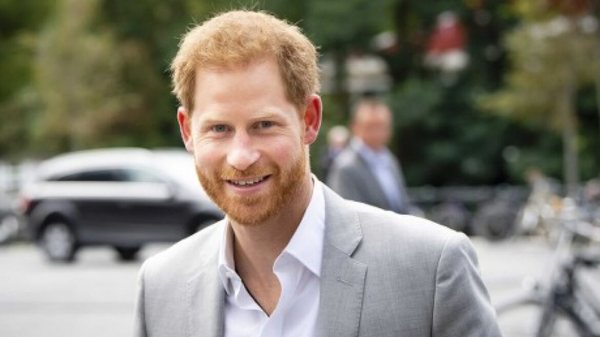 El príncipe Harry durante una intervención virtual en la que habló sobre su experiencia con el duelo y la salud emocional.
