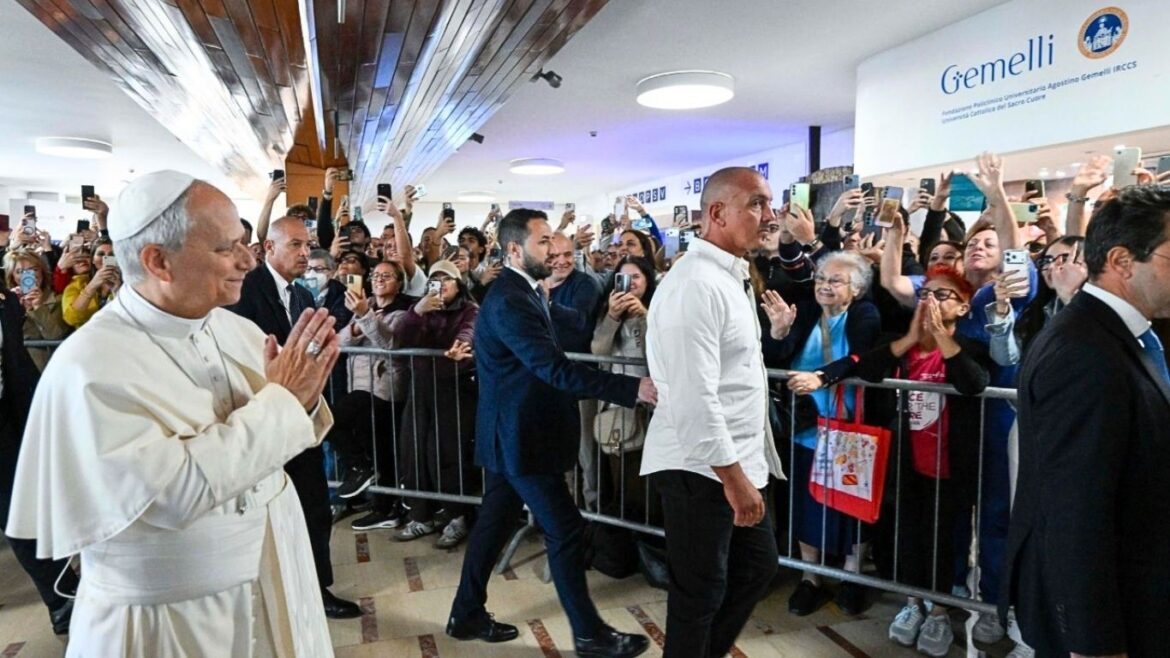El papa León XIV ingresó al hospital Gemelli este martes. Foto: Vatican News